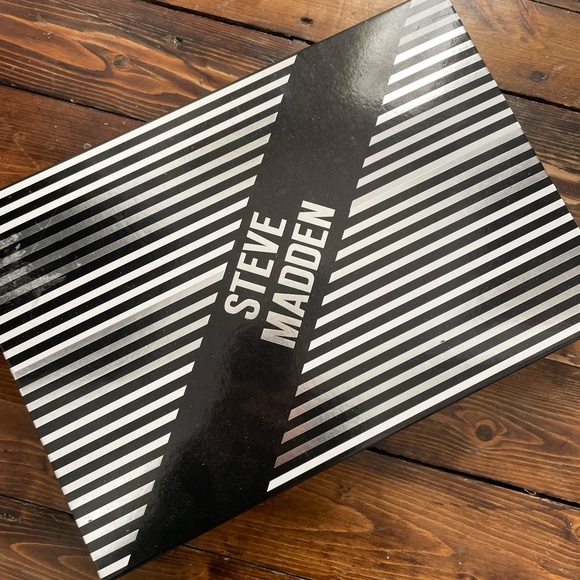 Steve Madden scarf and wallet set. NWT. - Picture 2 of 2